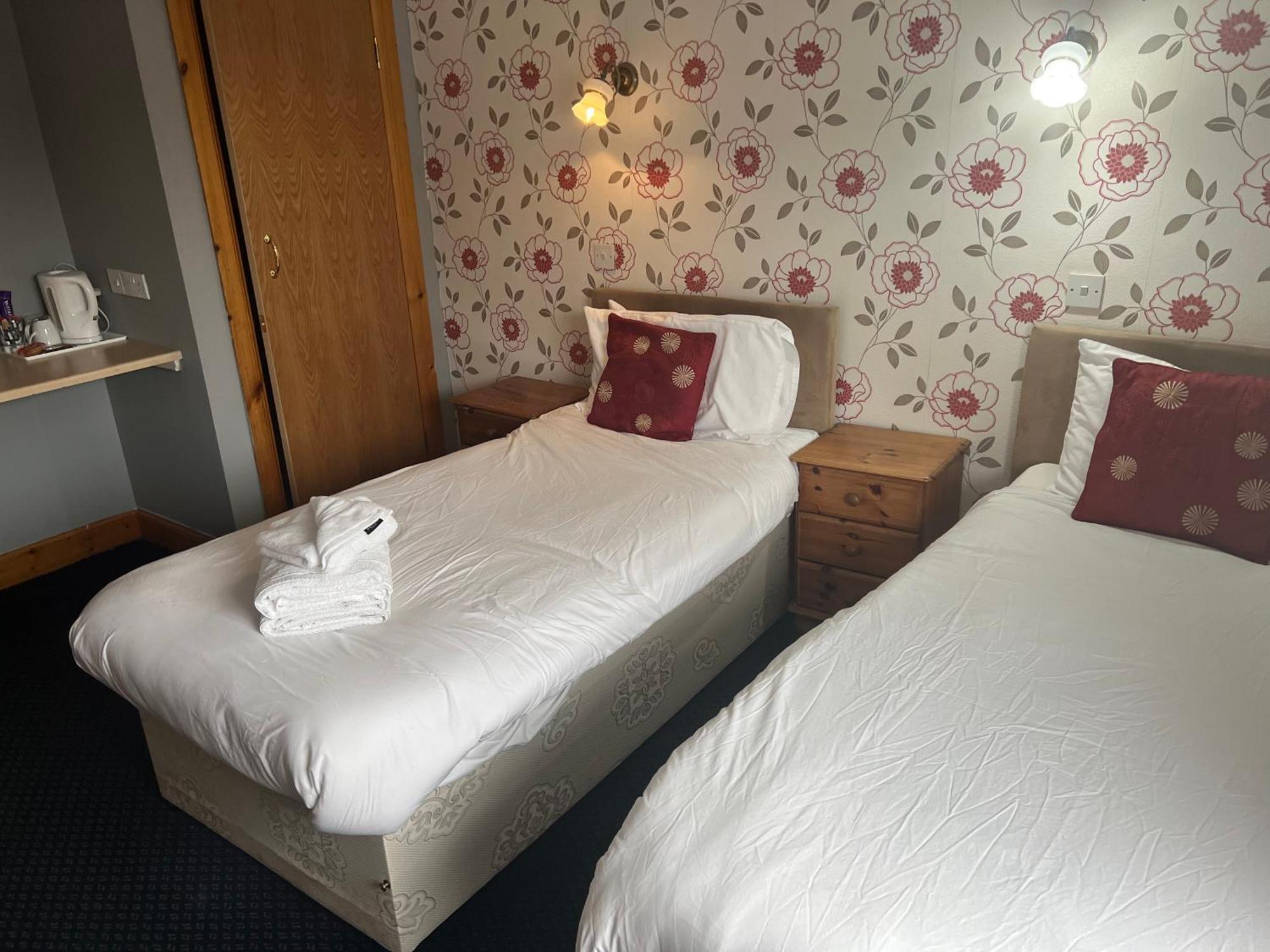 Hazeldene Hotel Gretna Buitenkant foto